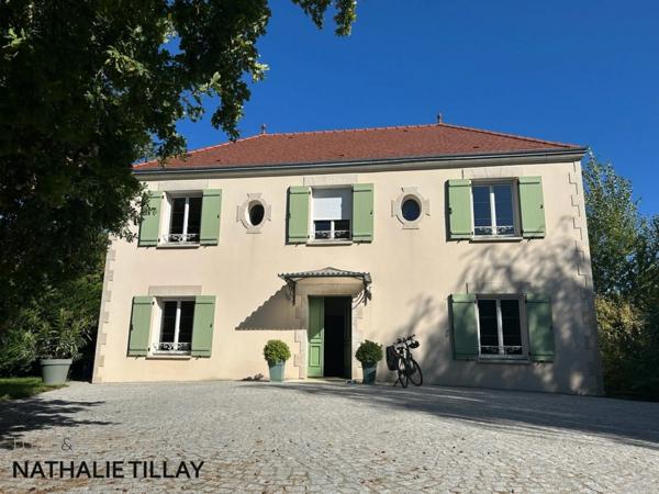 SAINT JEAN DE BRAYE , limite Boigny, a vendre, maison de 309 m², jardin paysagé, piscine, pool house, garages et stationnements , parcelle 2748 m²
