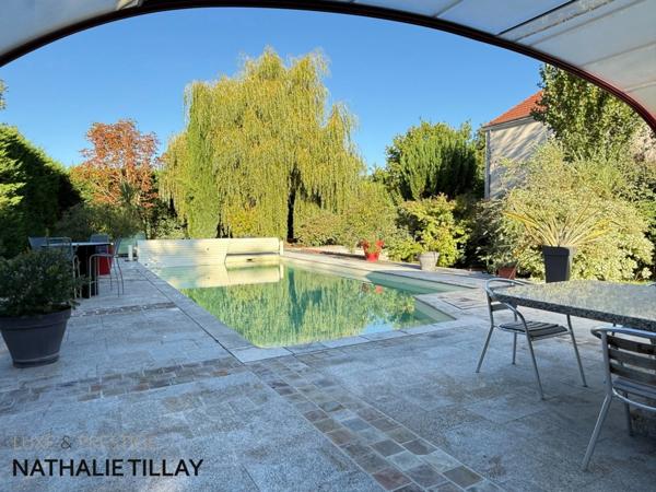 SAINT JEAN DE BRAYE , limite Boigny, a vendre, maison de 309 m², jardin paysagé, piscine, pool house, garages et stationnements , parcelle 2748 m²