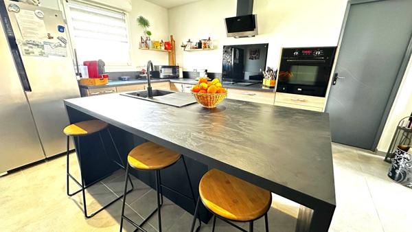 Maison traditionnelle 5 pièces de 96 m² à Saint-Romain-le-Puy (42610)