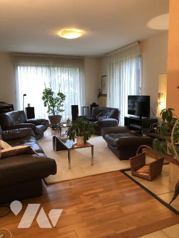 Maison d'architecte de 7 pièces. Terrain de 826 m².