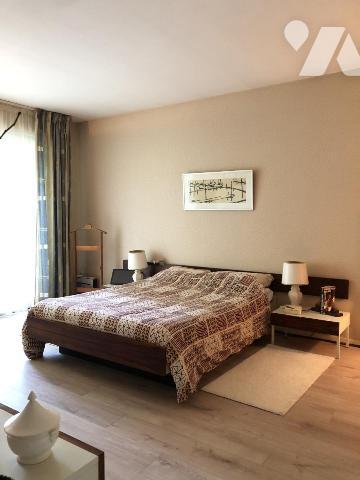 Maison d'architecte de 7 pièces. Terrain de 826 m².