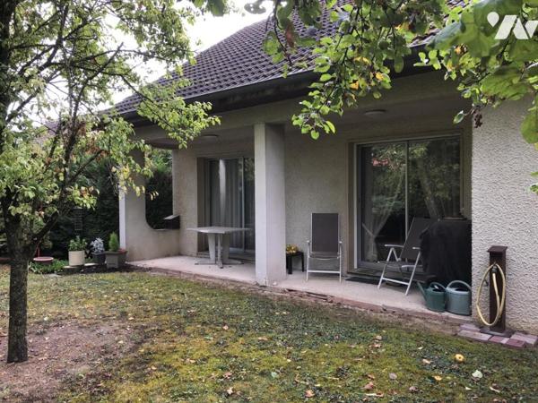 Maison d'architecte de 7 pièces. Terrain de 826 m².