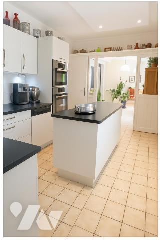 Quartier coteaux de la Mayenne proche centre ville /  5éme chambres possible sur le rez-de-chaussée