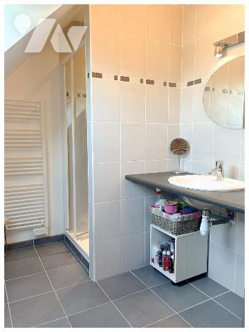 Quartier coteaux de la Mayenne proche centre ville /  5éme chambres possible sur le rez-de-chaussée