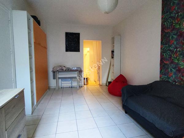 A VENDRE - La Rochelle Centre - port - Studio 20.93 m2 - cour