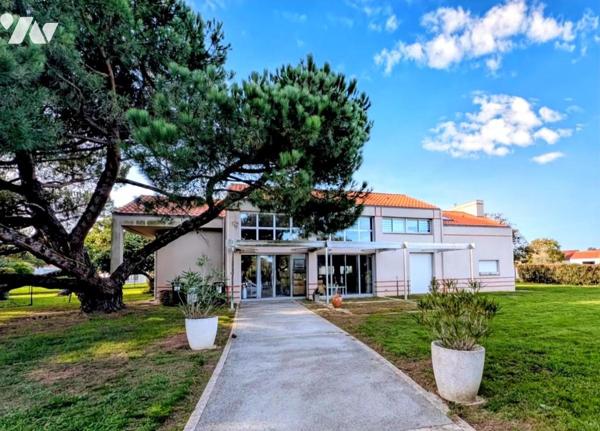 PORT SAINT PERE (Proximité du Centre) maison de 170m² 7 pièces dont 4 ch sur terrain de 2241 m²