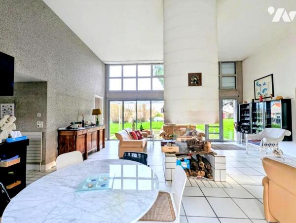 PORT SAINT PERE (Proximité du Centre) maison de 170m² 7 pièces dont 4 ch sur terrain de 2241 m²