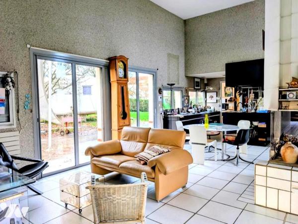 PORT SAINT PERE (Proximité du Centre) maison de 170m² 7 pièces dont 4 ch sur terrain de 2241 m²