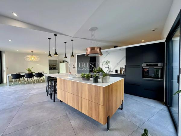 Maison d’architecte avec piscine et garage – LA ROCHELLE – Quartier Fétilly