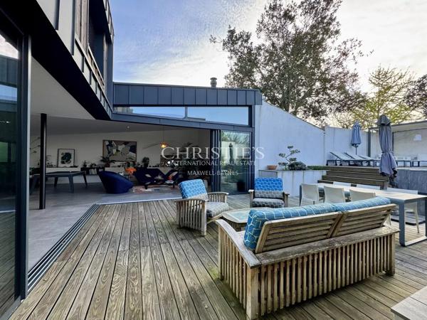 Maison d’architecte avec piscine et garage – LA ROCHELLE – Quartier Fétilly