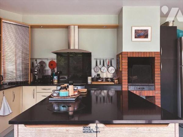 Amateurs de grands espaces et de confort, laissez vous séduire par cette magnifique maison lumi...