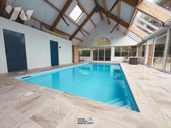 Amateurs de grands espaces et de confort, laissez vous séduire par cette magnifique maison lumi...