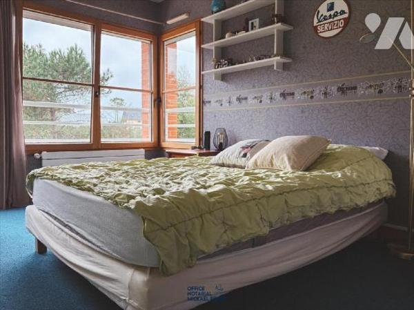 Amateurs de grands espaces et de confort, laissez vous séduire par cette magnifique maison lumi...