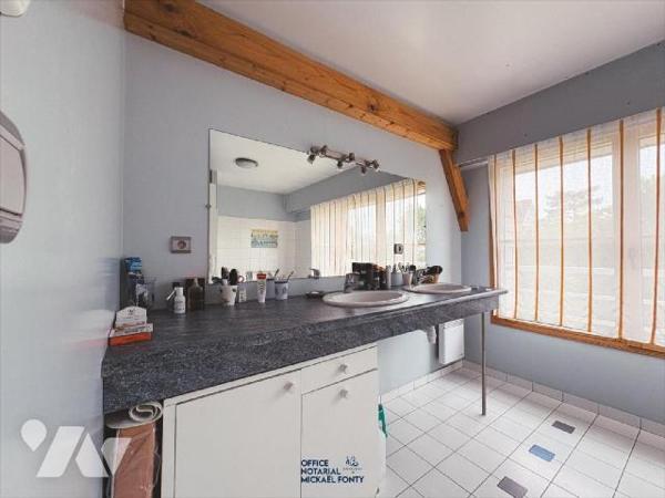 Amateurs de grands espaces et de confort, laissez vous séduire par cette magnifique maison lumi...