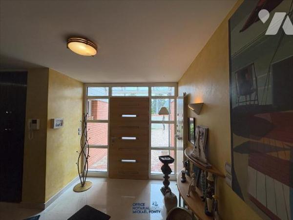 Amateurs de grands espaces et de confort, laissez vous séduire par cette magnifique maison lumi...