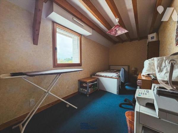 Amateurs de grands espaces et de confort, laissez vous séduire par cette magnifique maison lumi...