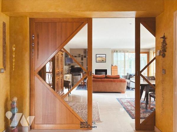 Amateurs de grands espaces et de confort, laissez vous séduire par cette magnifique maison lumi...