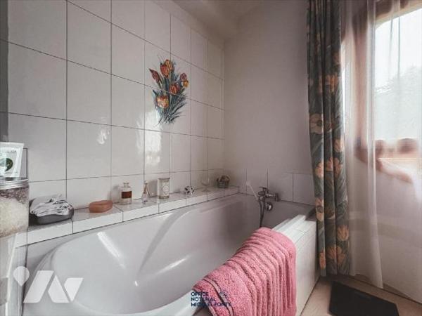 Amateurs de grands espaces et de confort, laissez vous séduire par cette magnifique maison lumi...