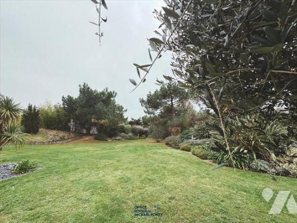 Amateurs de grands espaces et de confort, laissez vous séduire par cette magnifique maison lumi...