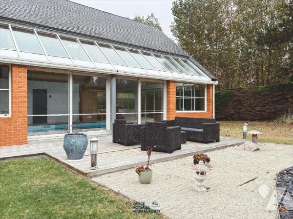 Amateurs de grands espaces et de confort, laissez vous séduire par cette magnifique maison lumi...