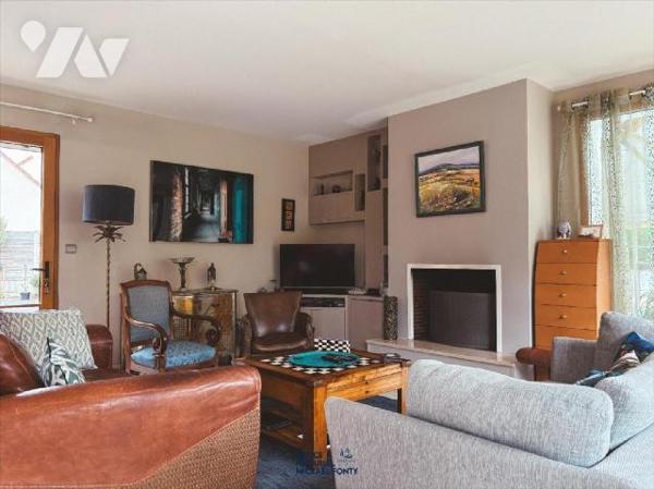 Amateurs de grands espaces et de confort, laissez vous séduire par cette magnifique maison lumi...