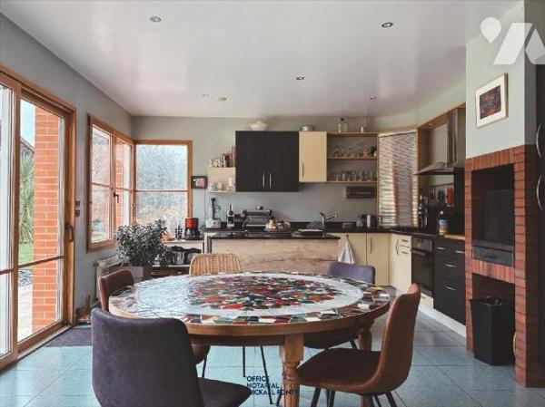 Amateurs de grands espaces et de confort, laissez vous séduire par cette magnifique maison lumi...