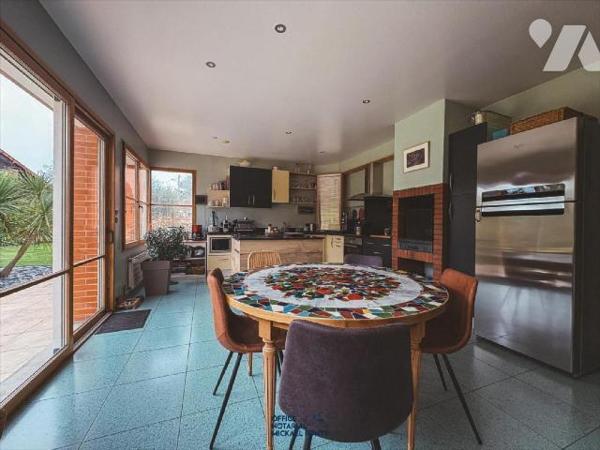 Amateurs de grands espaces et de confort, laissez vous séduire par cette magnifique maison lumi...