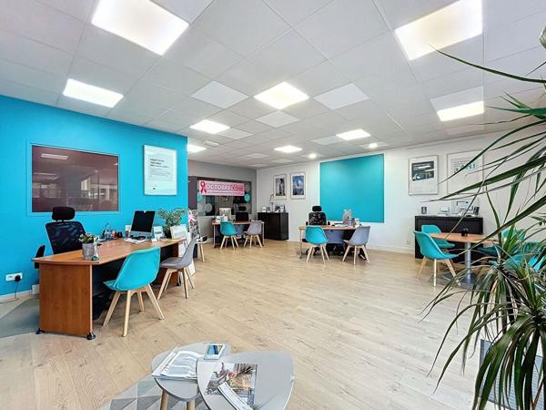 Local commercial Fonds de commerce - agence immobilière - 100 m2