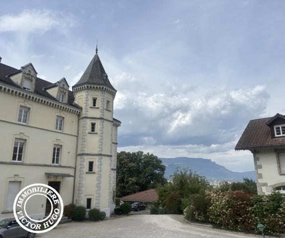 T5 rare, spacieux et lumineux, au Pavillon du Château de la Charmille