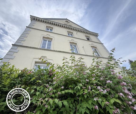 T5 rare, spacieux et lumineux, au Pavillon du Château de la Charmille