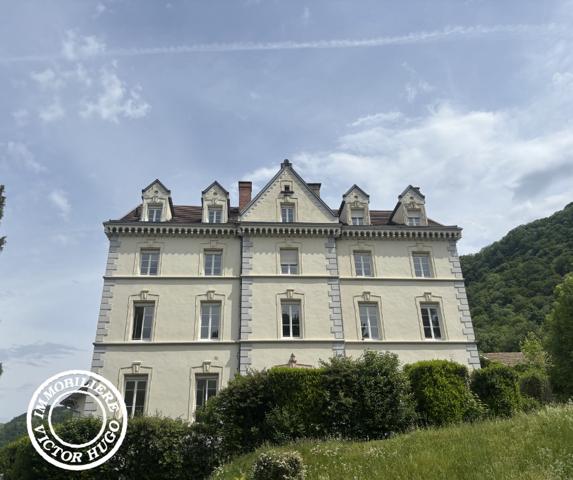 T5 rare, spacieux et lumineux, au Pavillon du Château de la Charmille