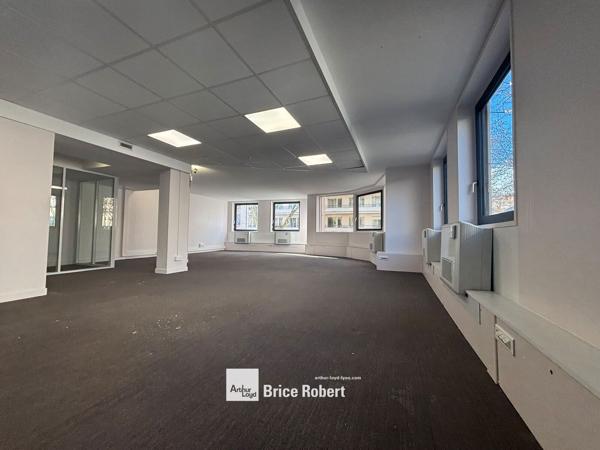 Location bureaux divisibles Lyon 3ème - bureaux lumineux proche Part-Dieu