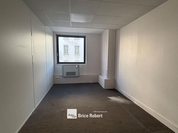 Location bureaux divisibles Lyon 3ème - bureaux lumineux proche Part-Dieu