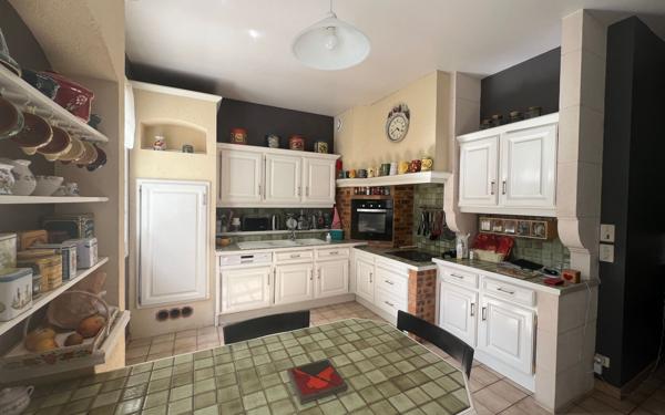 Maison à vendre    5 pièces •  Saint-Yrieix-la-Perche