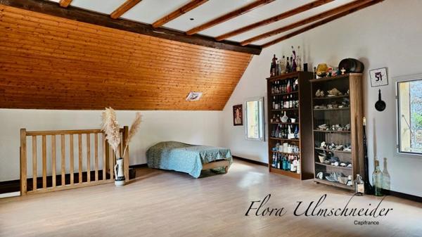 Maison individuelle en pierre de 159 m² avec terrain de 897 m² à vendre à CULOZ (01) à 30 mns d'Aix-les-Bains et 20 mns de Belley