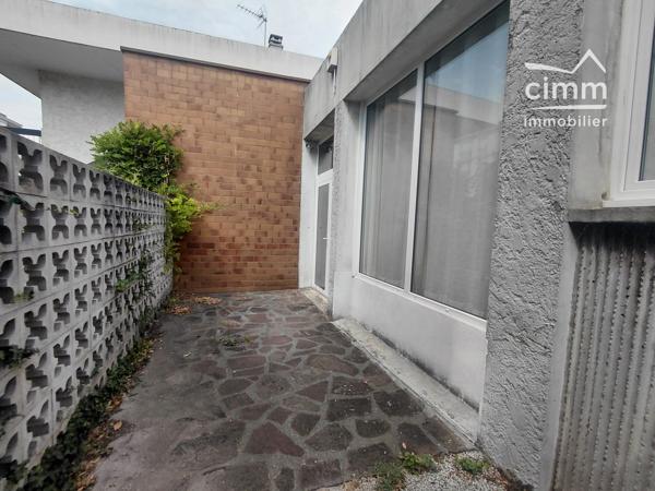 🏢 Très beau local commercial de 160 m² avec parkings privés – Disponible dès maintenant !