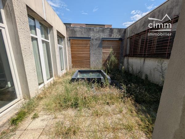 🏢 Très beau local commercial de 160 m² avec parkings privés – Disponible dès maintenant !