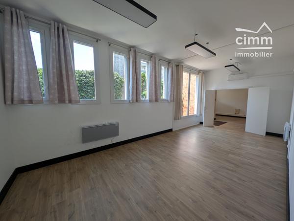 🏢 Très beau local commercial de 160 m² avec parkings privés – Disponible dès maintenant !