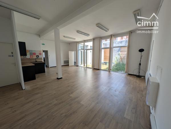 🏢 Très beau local commercial de 160 m² avec parkings privés – Disponible dès maintenant !