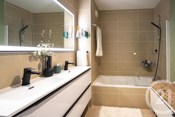 Appartement T3 à vendre  3 pièces - 66,82 m2 BORMES LES MIMOSAS - 83