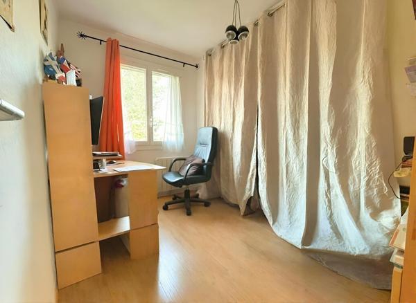 Maison familiale 4 chambres bureau DPE B jardin garage Le Muy