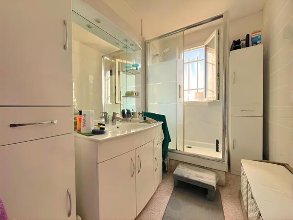 Maison familiale 4 chambres bureau DPE B jardin garage Le Muy