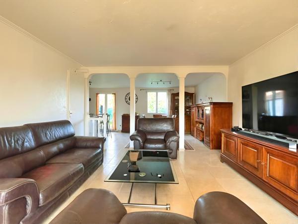 Maison familiale 4 chambres bureau DPE B jardin garage Le Muy