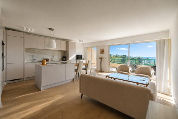 Appartement de prestige 4 pièces à Mandelieu-la-Napoule, 3ème étage, vue sud-ouest