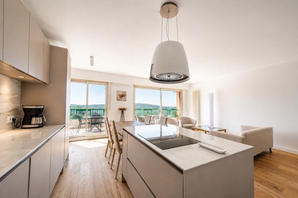 Appartement de prestige 4 pièces à Mandelieu-la-Napoule, 3ème étage, vue sud-ouest