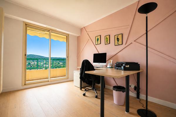 Appartement de prestige 4 pièces à Mandelieu-la-Napoule, 3ème étage, vue sud-ouest