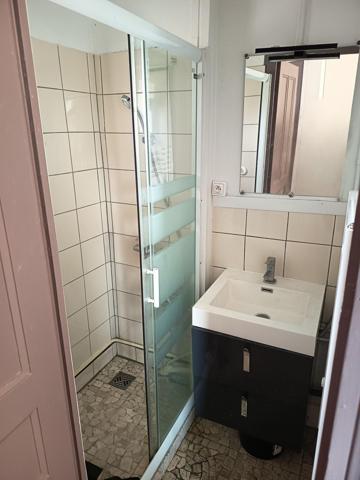 Maison individuelle de rapport divisée en deux appartements entièrement rénovés . Investissement locatif idéal