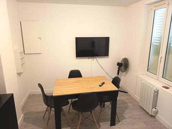 Maison individuelle de rapport divisée en deux appartements entièrement rénovés . Investissement locatif idéal