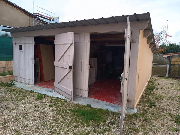 Maison individuelle de rapport divisée en deux appartements entièrement rénovés . Investissement locatif idéal