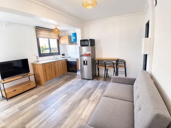 Studio Meublé Neuf à Louer En Centre-ville De Saint-pierre De La Réunion